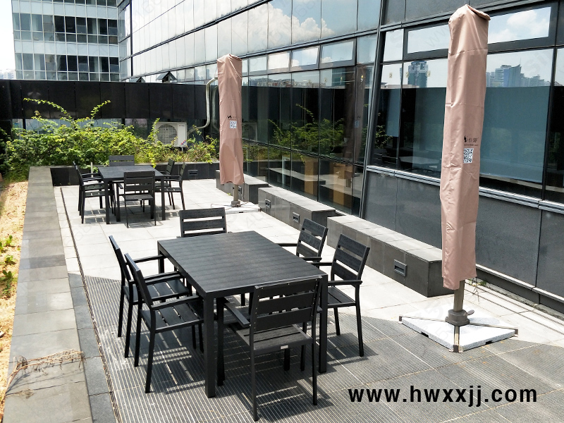 露（lù）天桌椅