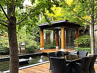 北京（jīng）楓燁園酒店藤編桌椅擺放