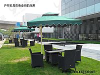 力寶廣（guǎng）場藤編桌椅與單邊傘案例