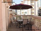 戶外桌椅和遮陽傘在別墅的（de）應用