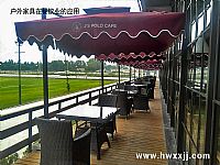 室外咖啡店桌椅（yǐ）應用